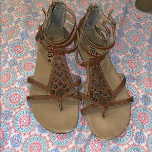 SZ 9 brown sandals